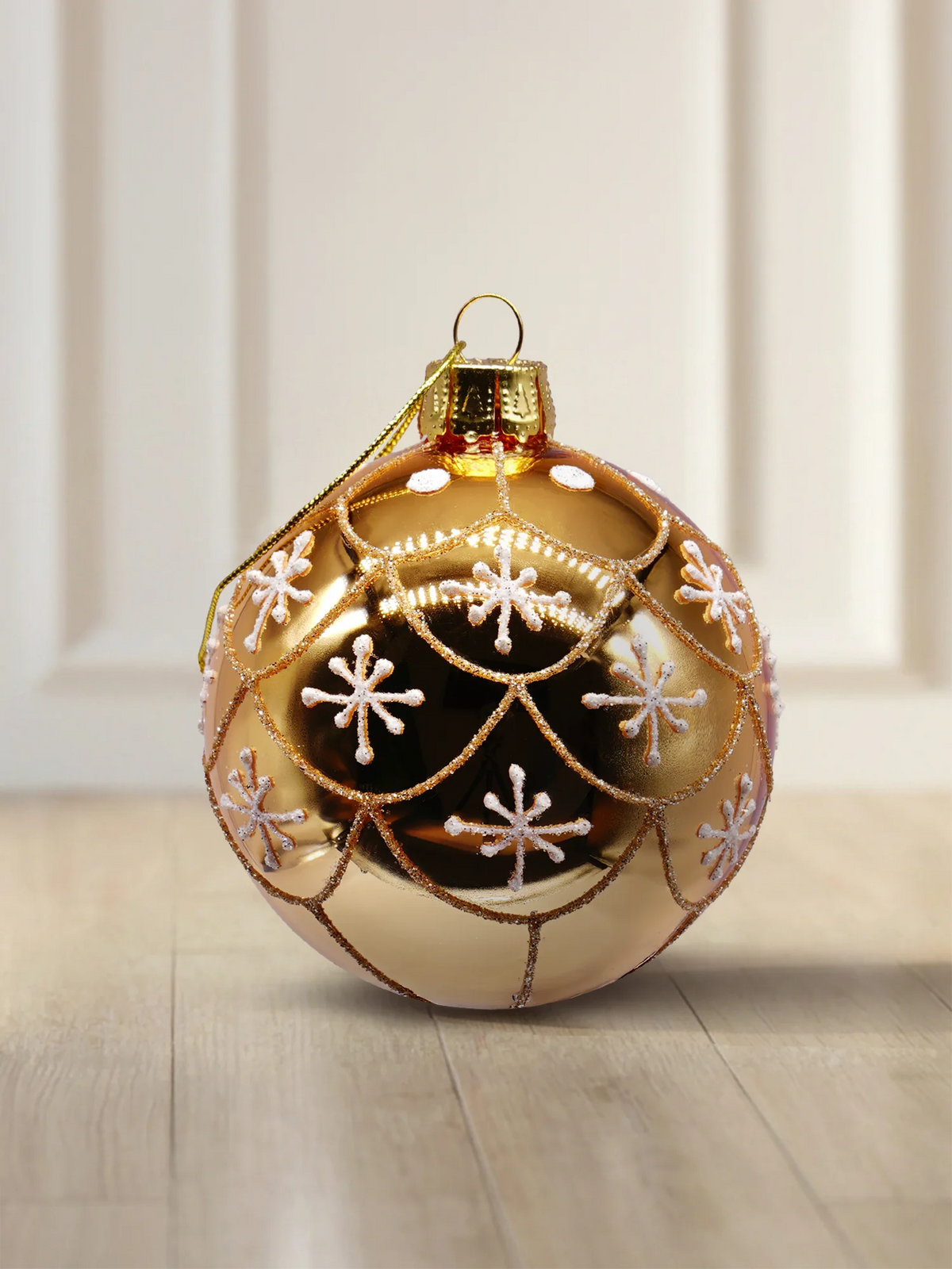 ArtiTree glass bauble 10 cm in shiny gold with white snowflakes and a golden arch pattern