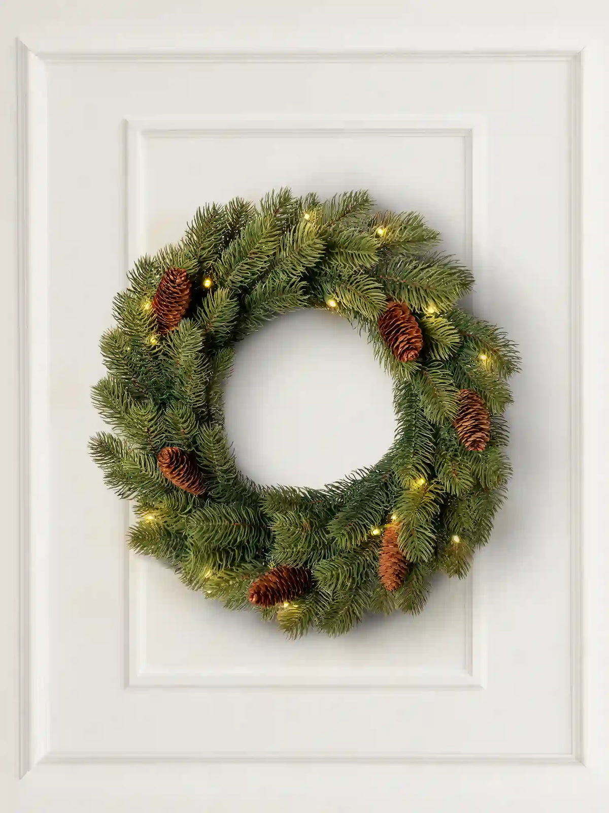 Kunstkerstkrans 40cm met dennenappels en ledverlichting van ArtiTree