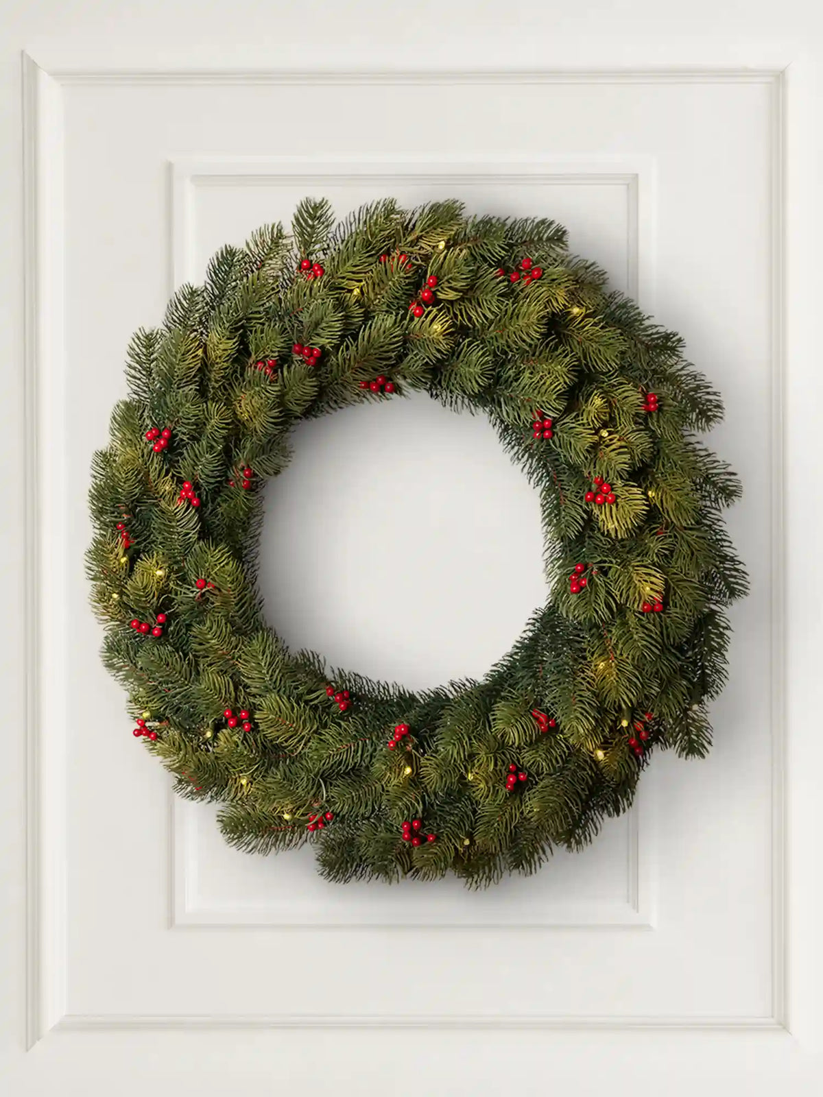 Kunstkerstkrans van 60 cm met rode bessen en ledverlichting van ArtiTree