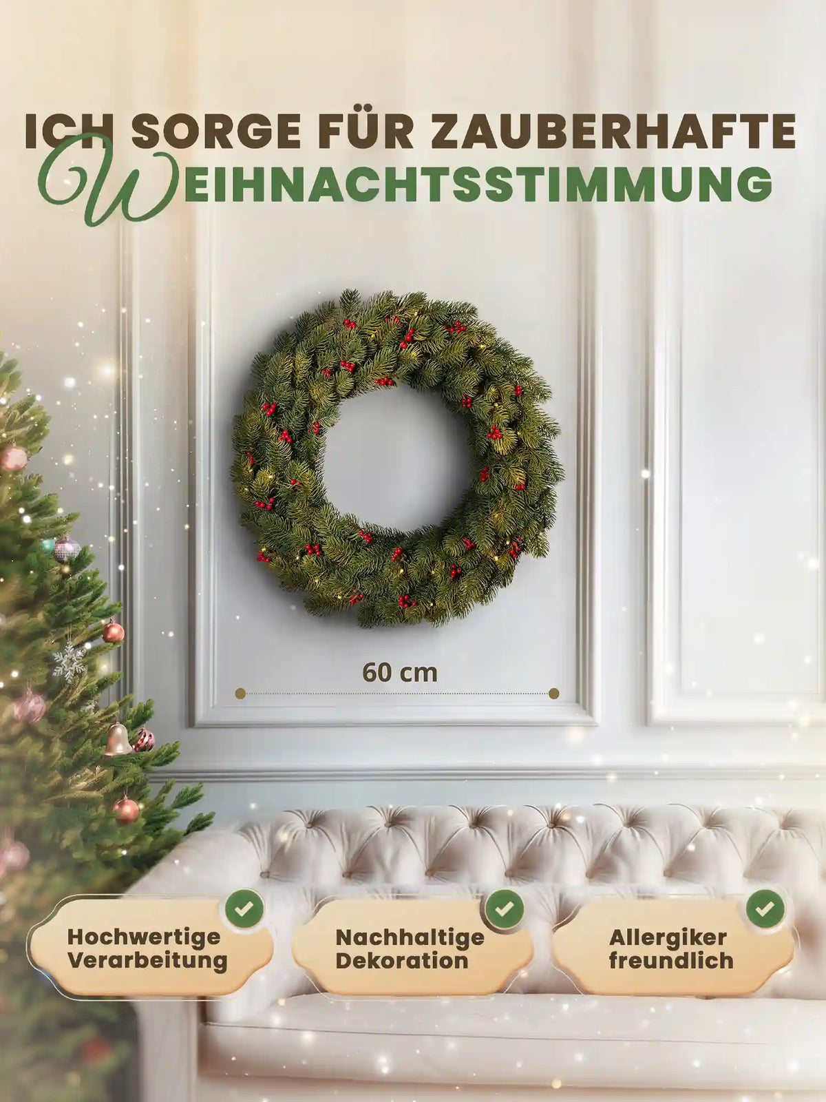 Kunstkerstkrans van 60 cm van ArtiTree met maataanduiding, aan een witte muur naast een versierde kerstboom