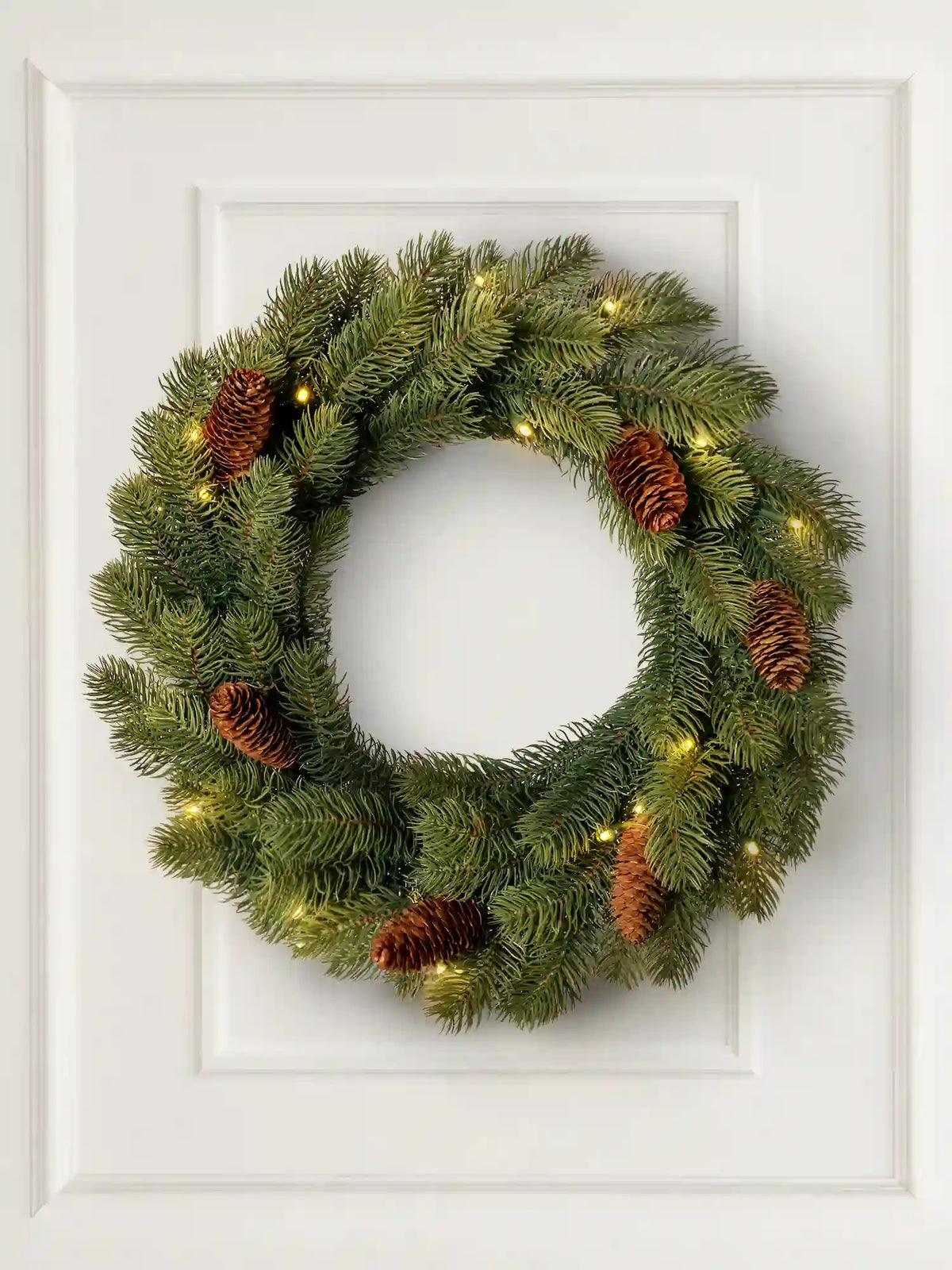 Kunstkerstkrans 60cm met dennenappels en ledverlichting van ArtiTree