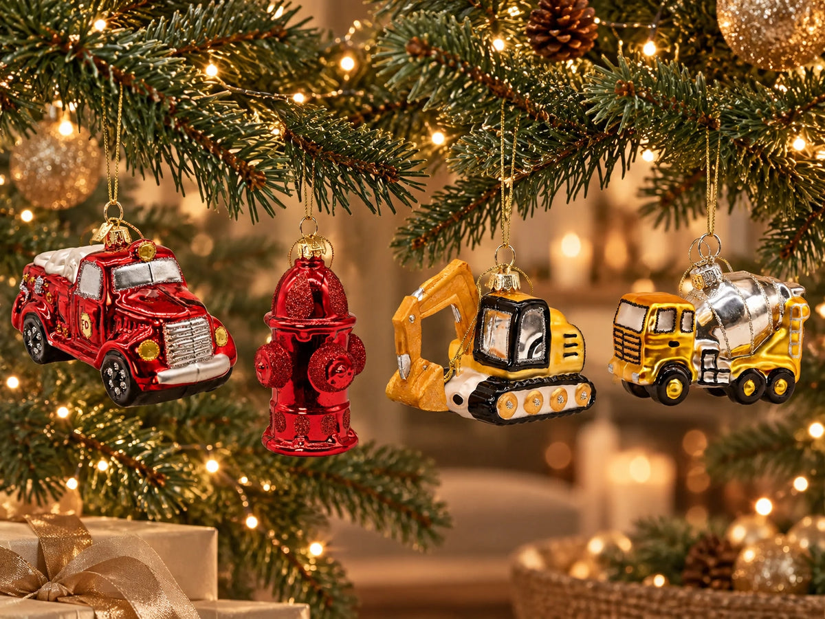 ArtiTree Glasfiguren Beruf & Handwerk: Feuerwehrauto, Hydrant, Hydraulikbagger und Betonfahrmischer als Glasornamente am Weihnachtsbaum – Lifestyle-Bild Feuerwehr & Baustelle