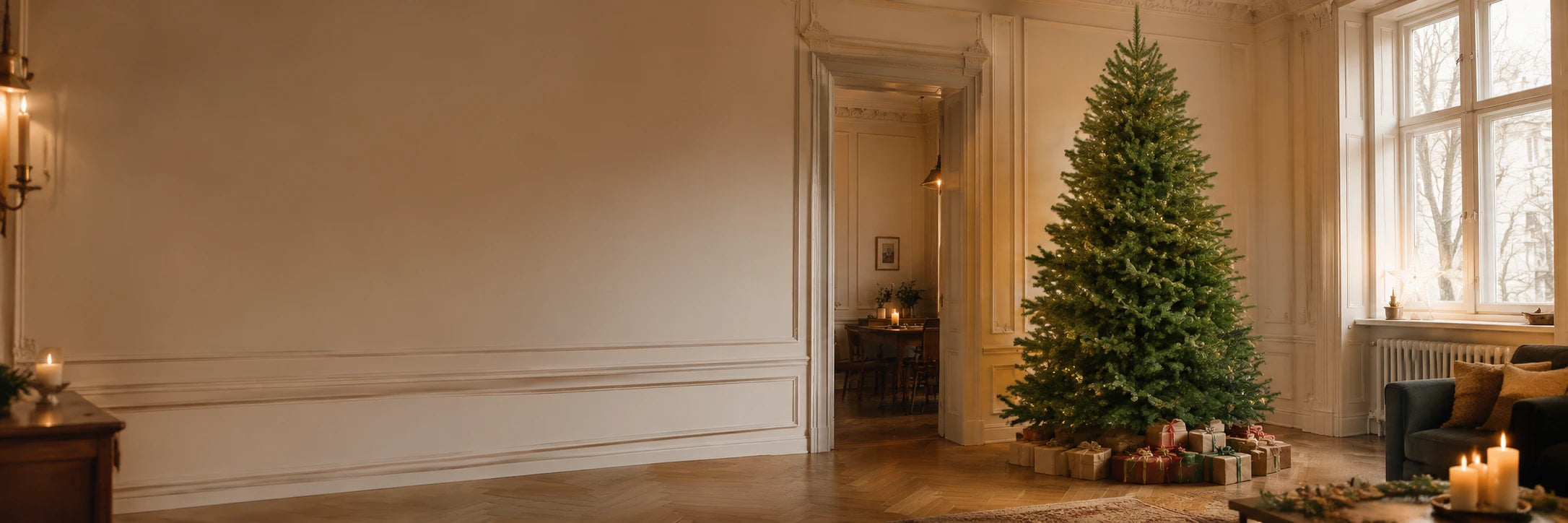 Künstlicher Weihnachtsbaum 240cm von ArtiTree in einer Altbau-Wohnung